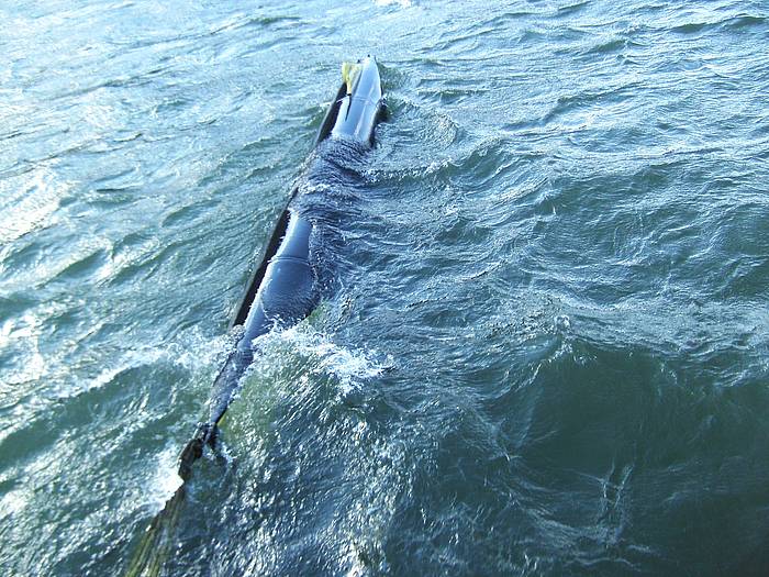 Die Strom-Boje - das schwimmende Kleinwasserkraftwerk.