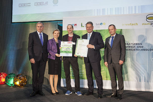 From left to right: Minister of Technology Alois Stöger, Mag.a Ulrike Rabmer-Koller / Vice President Austrian Economic Chamber, Managing Director Franz Seher, holis market GmbH, Minister of the Environment DI Andrä Rupprechter, Section Chief Dipl.-Ing. Christian Schönbauer