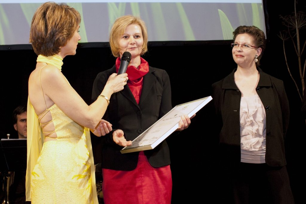 From left to right: Barbara Rett, Brigitte Schüßler, State Secretary Christine Marek