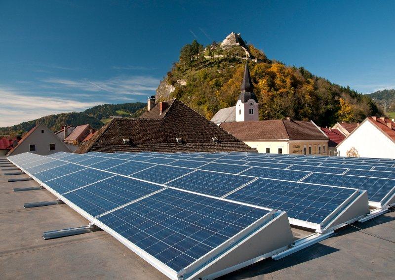Im Jahr 2022 wurde in Österreich eine PV-Leistung von 1.009 Megawattpeak (MWp) zugebaut.